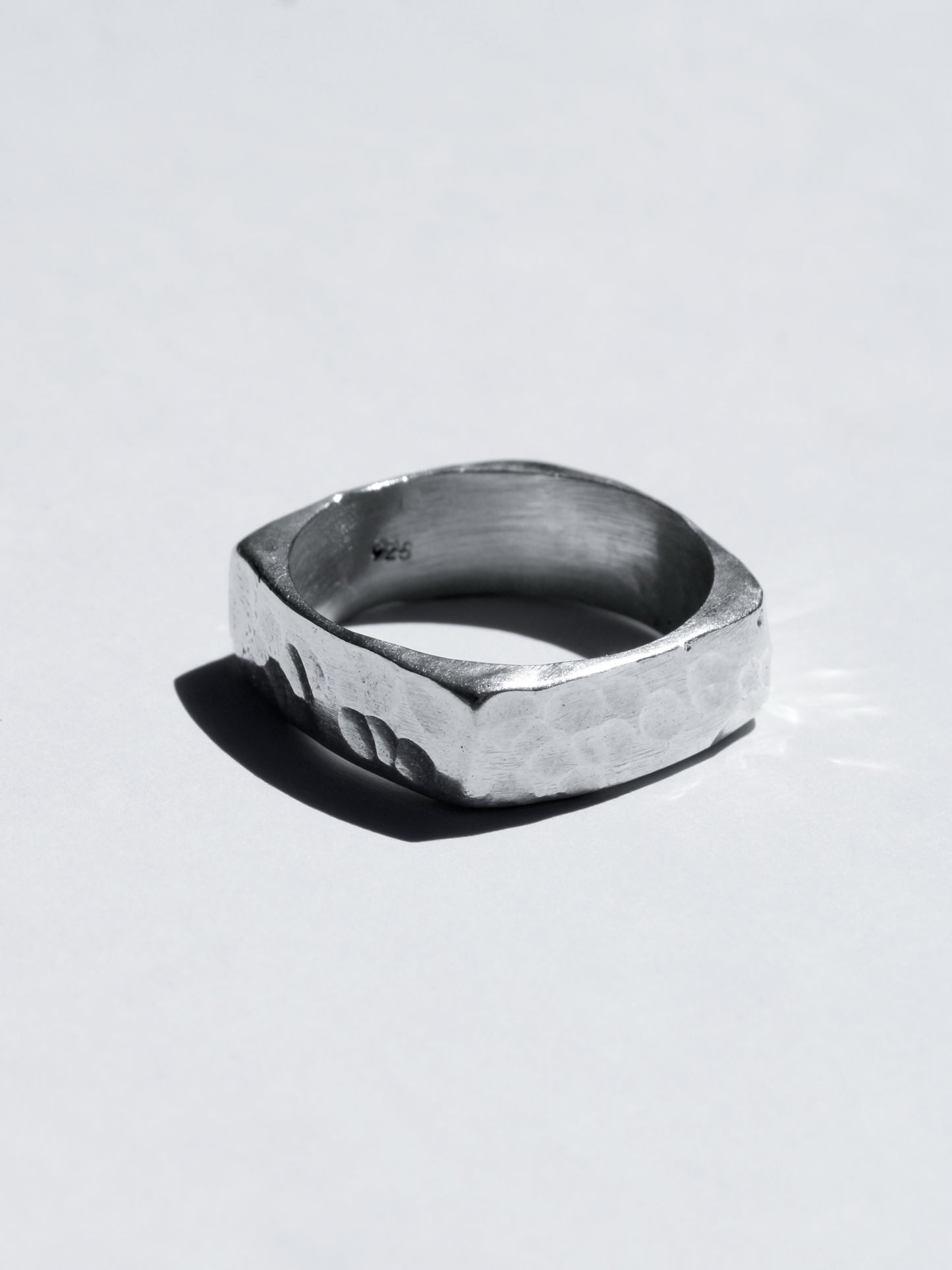 Anillo Rectangular Martillado