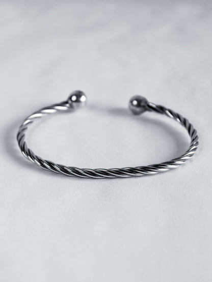 Brazalete Minimalista Torcido