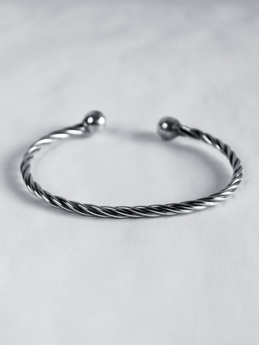 Brazalete Minimalista Torcido